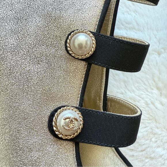 NEW!! Chanel 2018 Gold Toe Leather Pearl Button Boots Heels 38 EU Retail 1400$ - Picture 2 of 11
